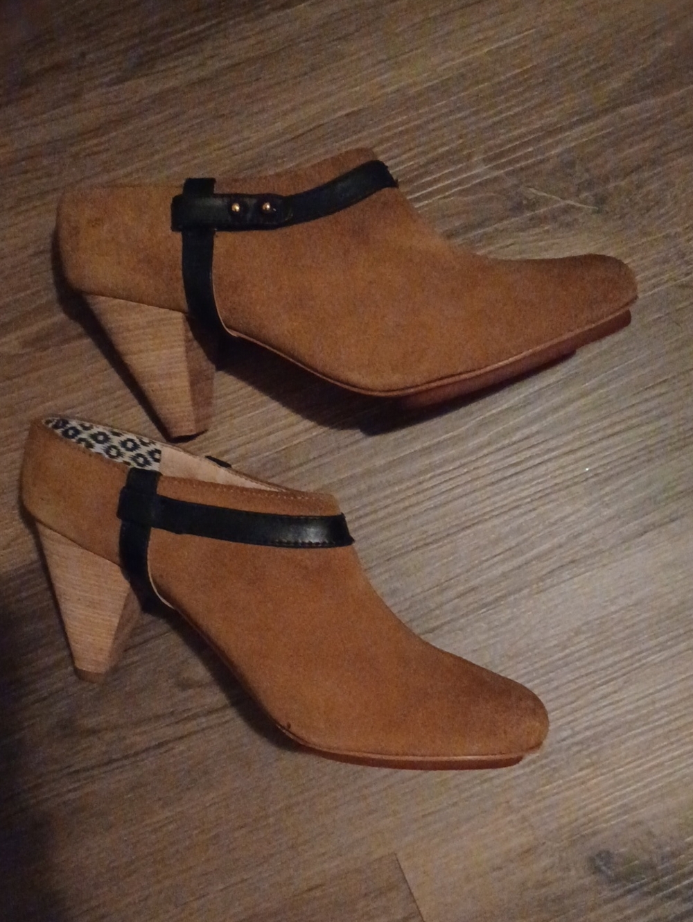 ● Matt Bernson Women's Suede Loafers in Camel Size 6